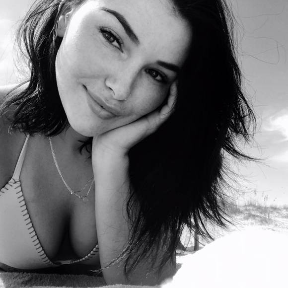 Meet your Posher, Cassidi - Picture 1 of 1